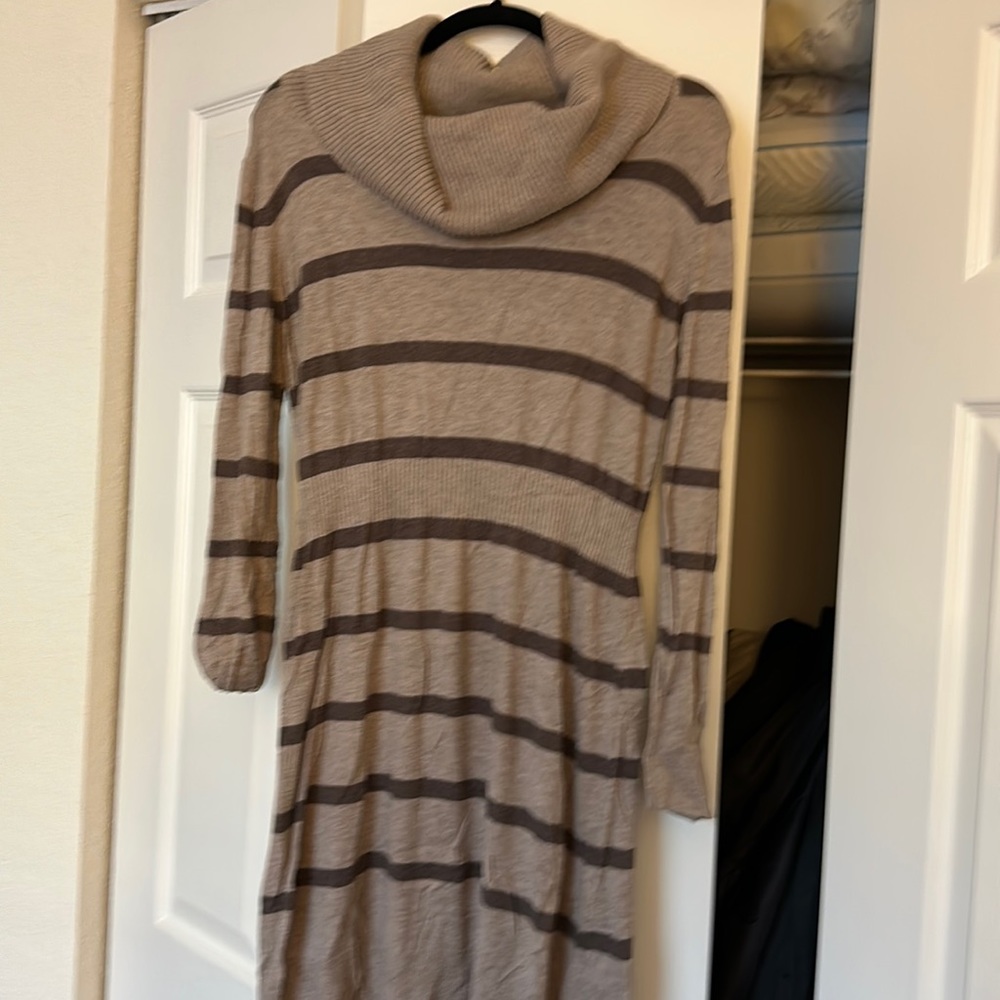 Old navy lightly worn sweater dress. Medium